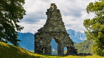 Slovenia images - The ruins of the church, Jagršče