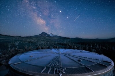 Oregon photo spots - Dee Wright Observatory Viewpoint