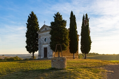 photos of Tuscany - Cappella Madonna di Vitaleta (Chapel )