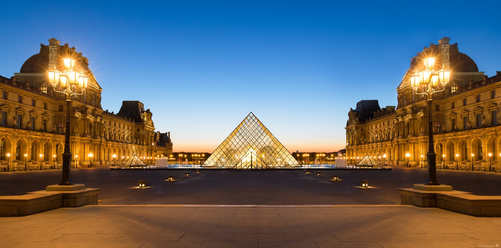 Image of Pyramide du Louvre (Louvre Exterior) by Jeff Martin