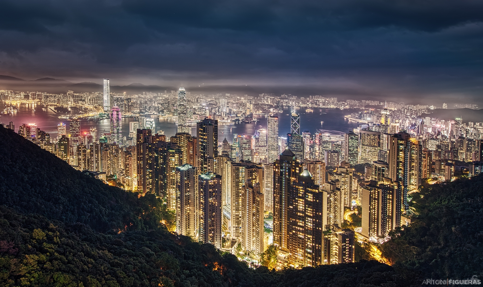 Image of Hong Kong Peak Tower by Antonio Figueras Barranco