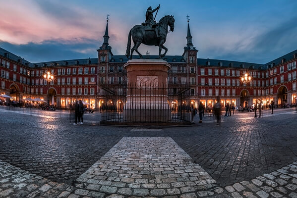 Old Madrid, its footprint consisted of narrow streets, passageways, this place  take us back to the times of  swordsmen and medieval ..Plaza Mayor 