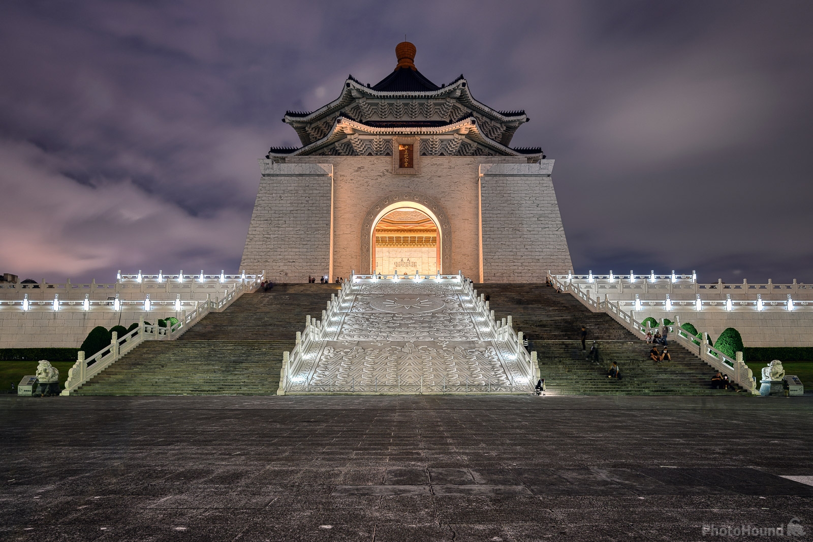Image of Taipei Liberty Square and National Chiang Kai-shek Memorial Hall by Juraj Zimányi