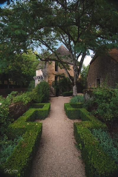 Chateau de Losse - wall-garden