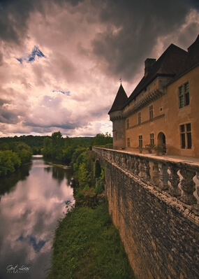 Chateau de Losse  - Terrace hanging over the Vézère river