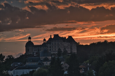 pictures of France - Chateau de Hautefort (exterior - distant views)