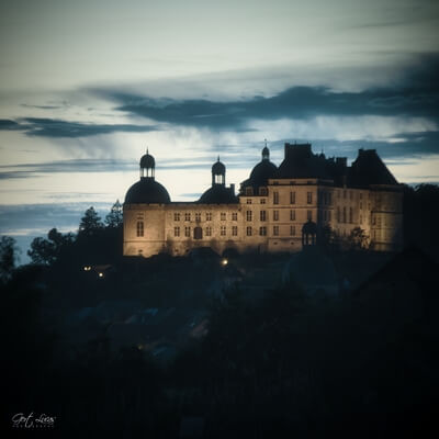 France photos - Chateau de Hautefort (exterior - distant views)