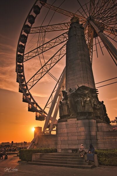 Place Poelaert - Ferris Wheel at sunset