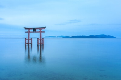 Japan instagram spots - Shirahige Shrine Torii