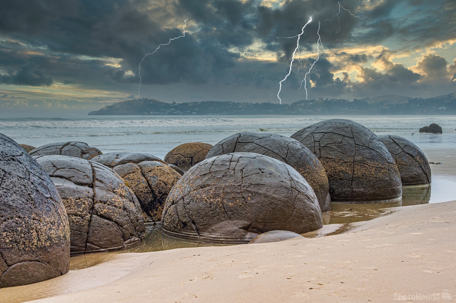 Image of Moeraki Boulders by Alan Crozier