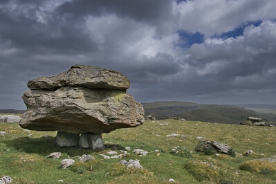 pictures of The Yorkshire Dales - Norber Erratics