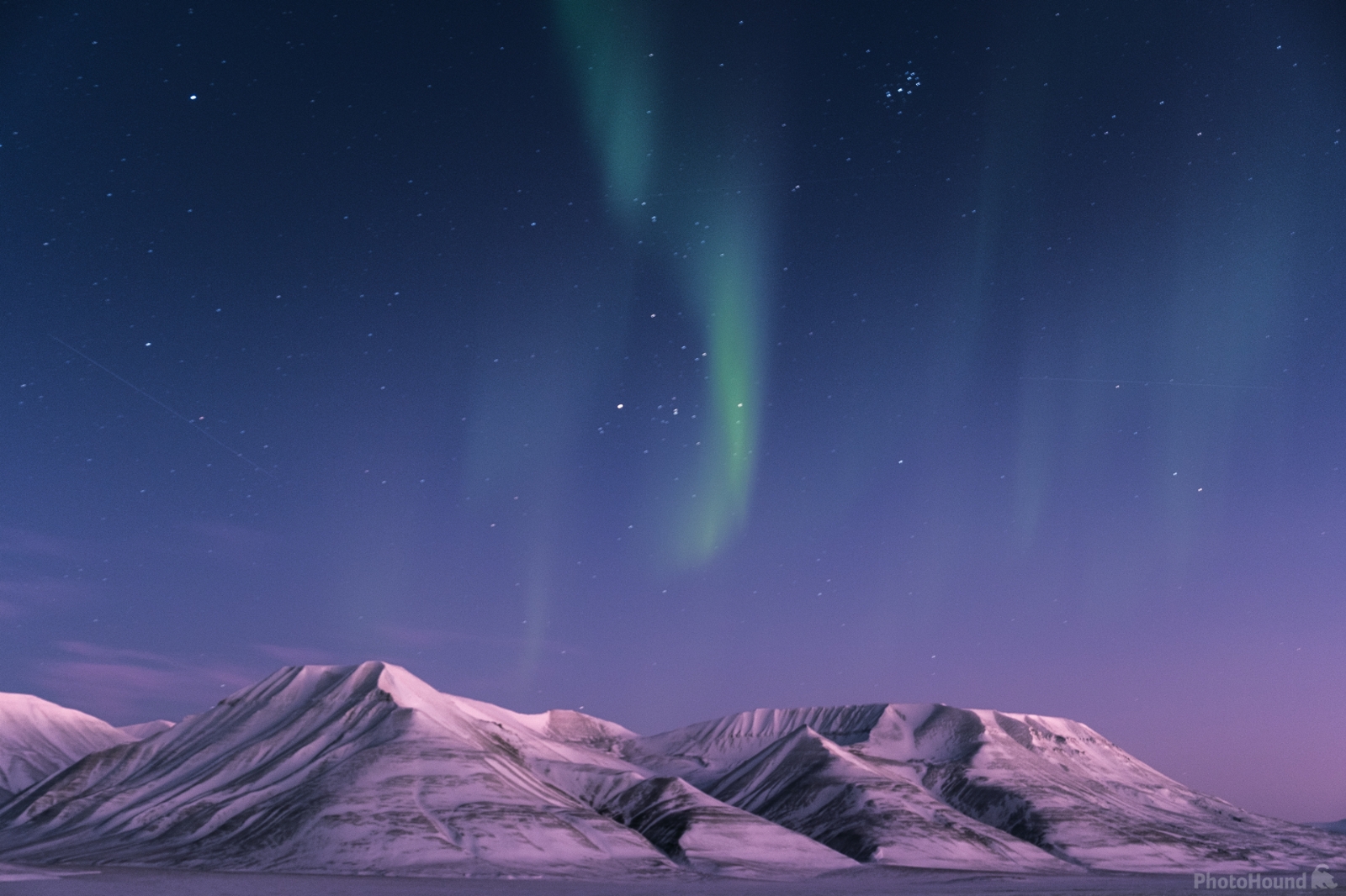 Image of Mt Operafjellet from Longyearbyen by Cezary K. Morga
