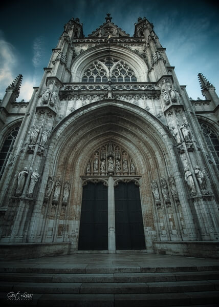 Église Notre-Dame des Victoires au Sablon - Main entrance up close