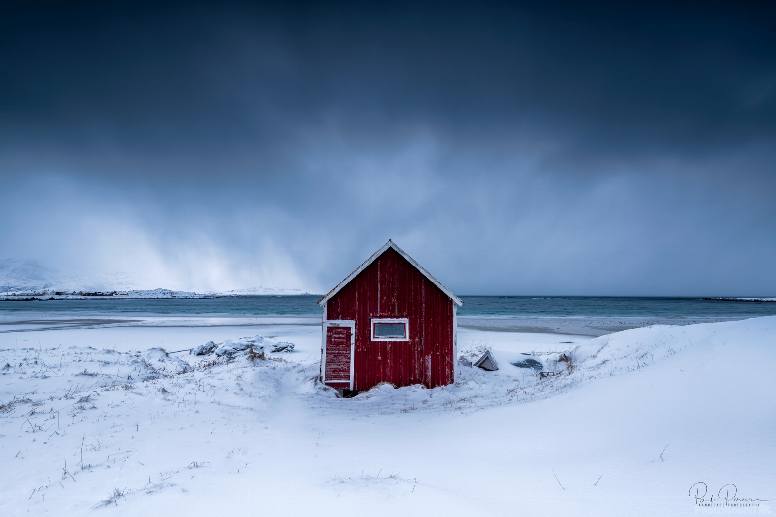 Image of Red cabin by Paulo Pereira
