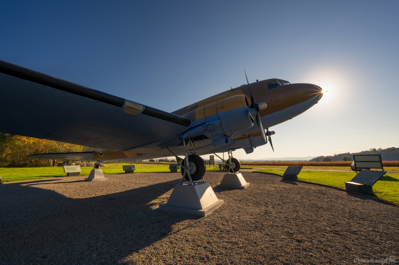 Image of Douglas DC-3 at Otok by Luka Esenko