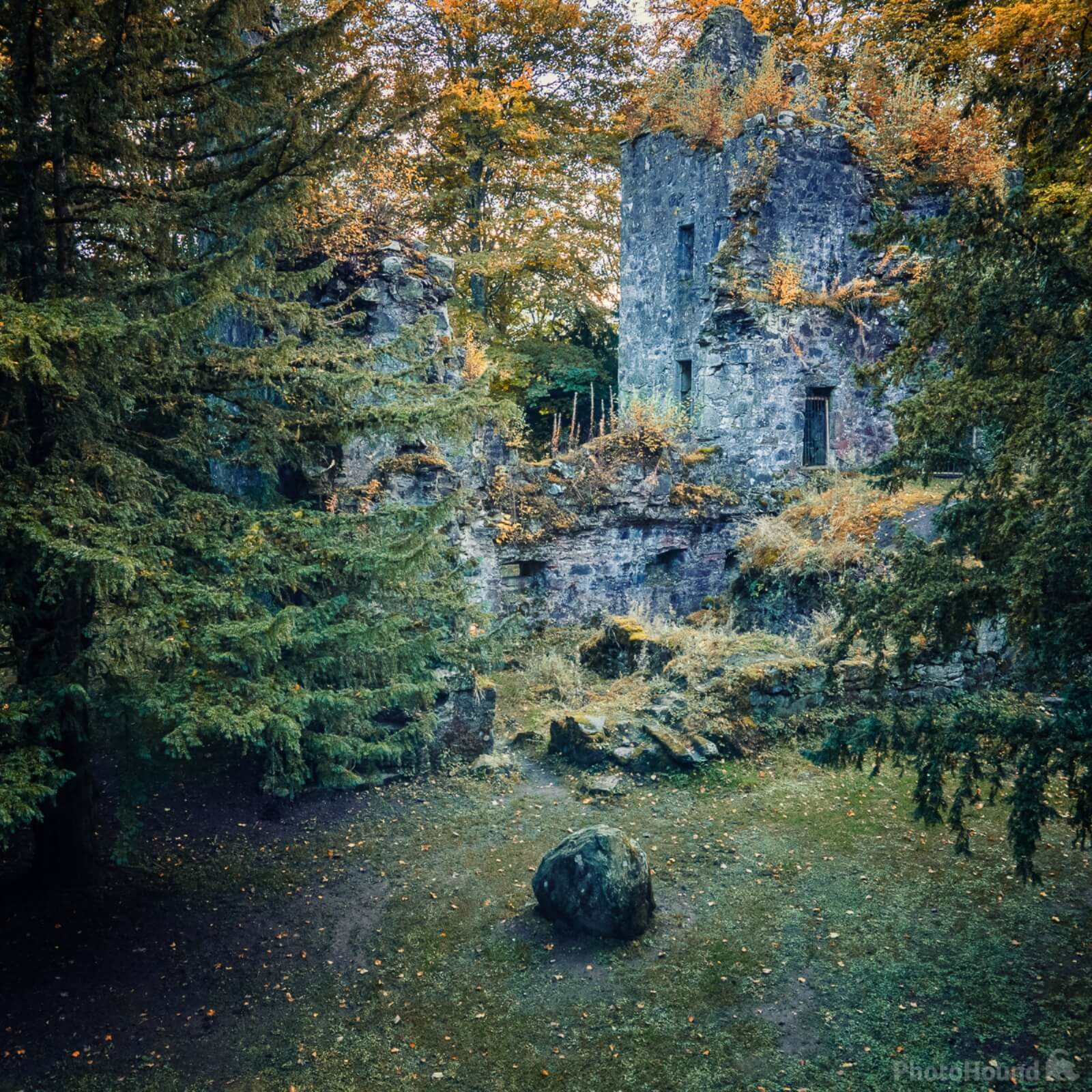 Image of Finlarig Castle by James Billings.