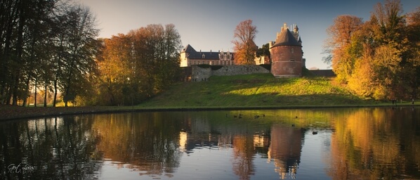 Castle of Gaasbeek - pond reflection view (from the south)