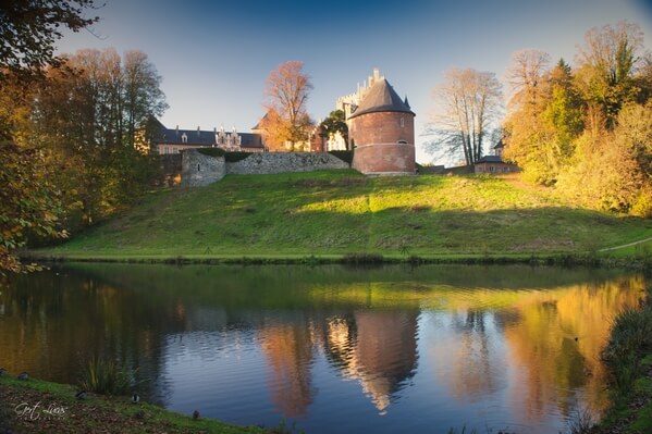 Castle of Gaasbeek - pond reflection view (from the south)