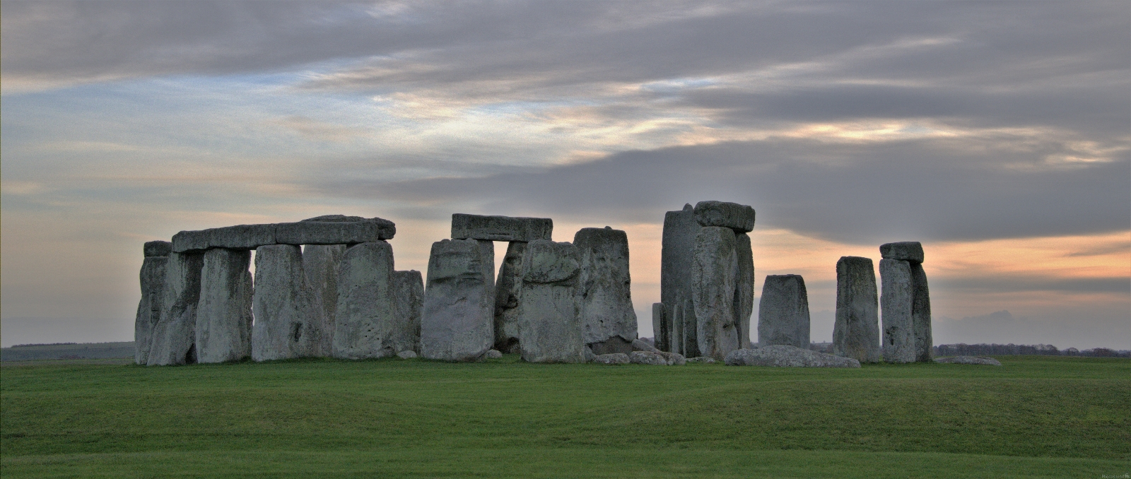 Image of Stonehenge by michael bennett