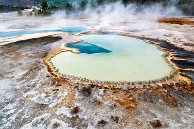 images of Yellowstone National Park - UGB - Doublet Pool