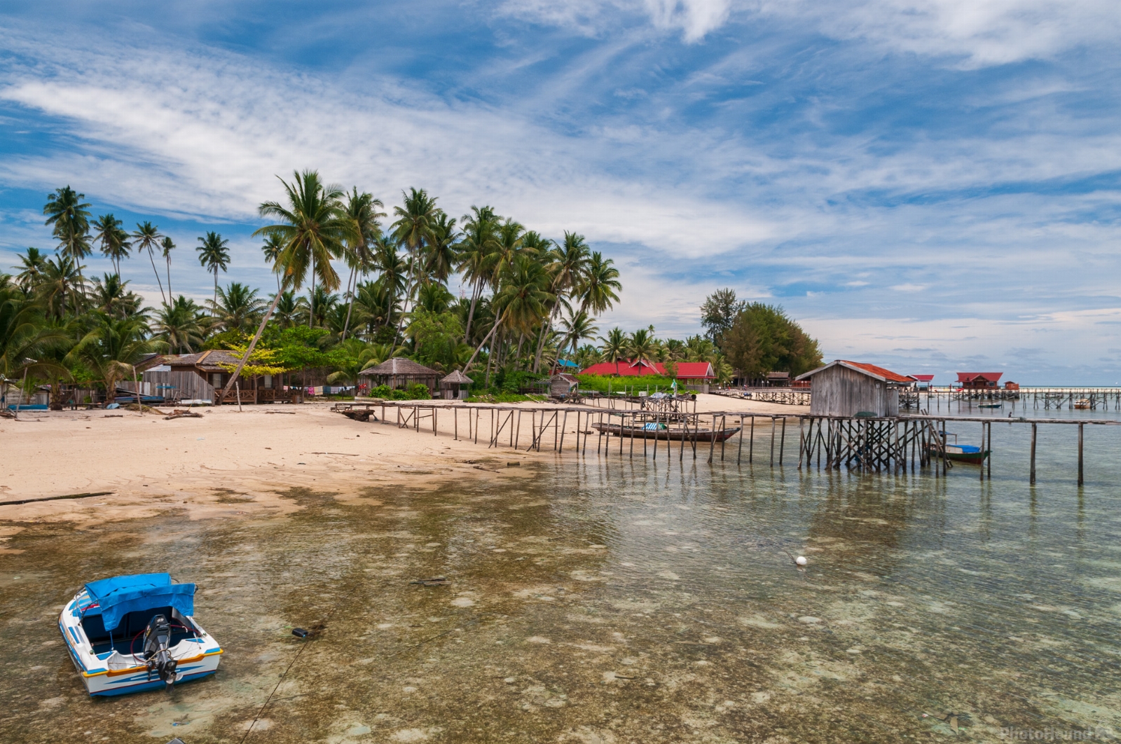 Image of Pulau Derawan (Derawan island) by Luka Esenko
