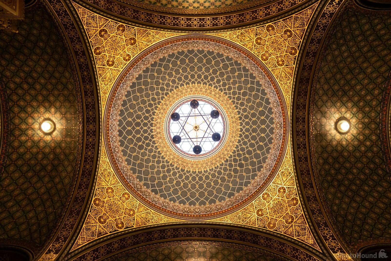 Image of Spanish synagogue in Prague by VOJTa Herout