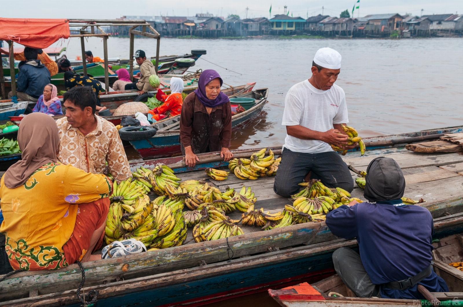 Image of Banjarmasin Floating Market by Luka Esenko