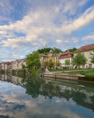 Ljubljana photo locations - Hribarjevo nabrežje