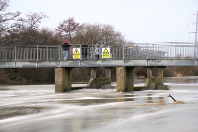 Photo of Bridge over the Stour weir at Throop - Bridge over the Stour weir at Throop