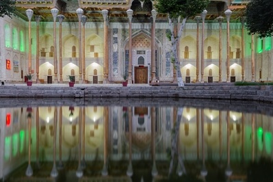 pictures of Uzbekistan - The Bolo-Hauz 20-Column Mosque