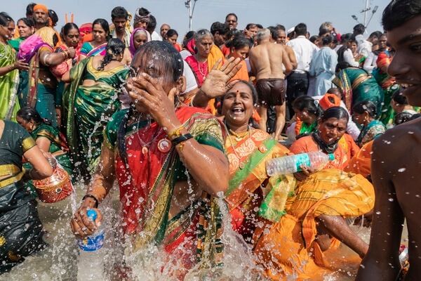 Pilgrims Enjoy a Dip in the Ganges