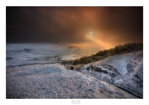 Mam tor.
Winter scene. Shot from halfway up.