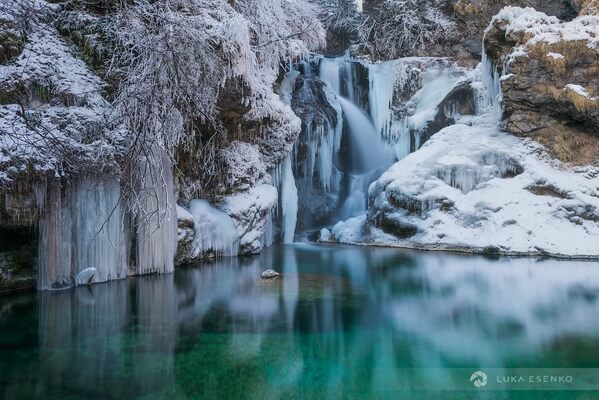 Frozen waterfall Šum