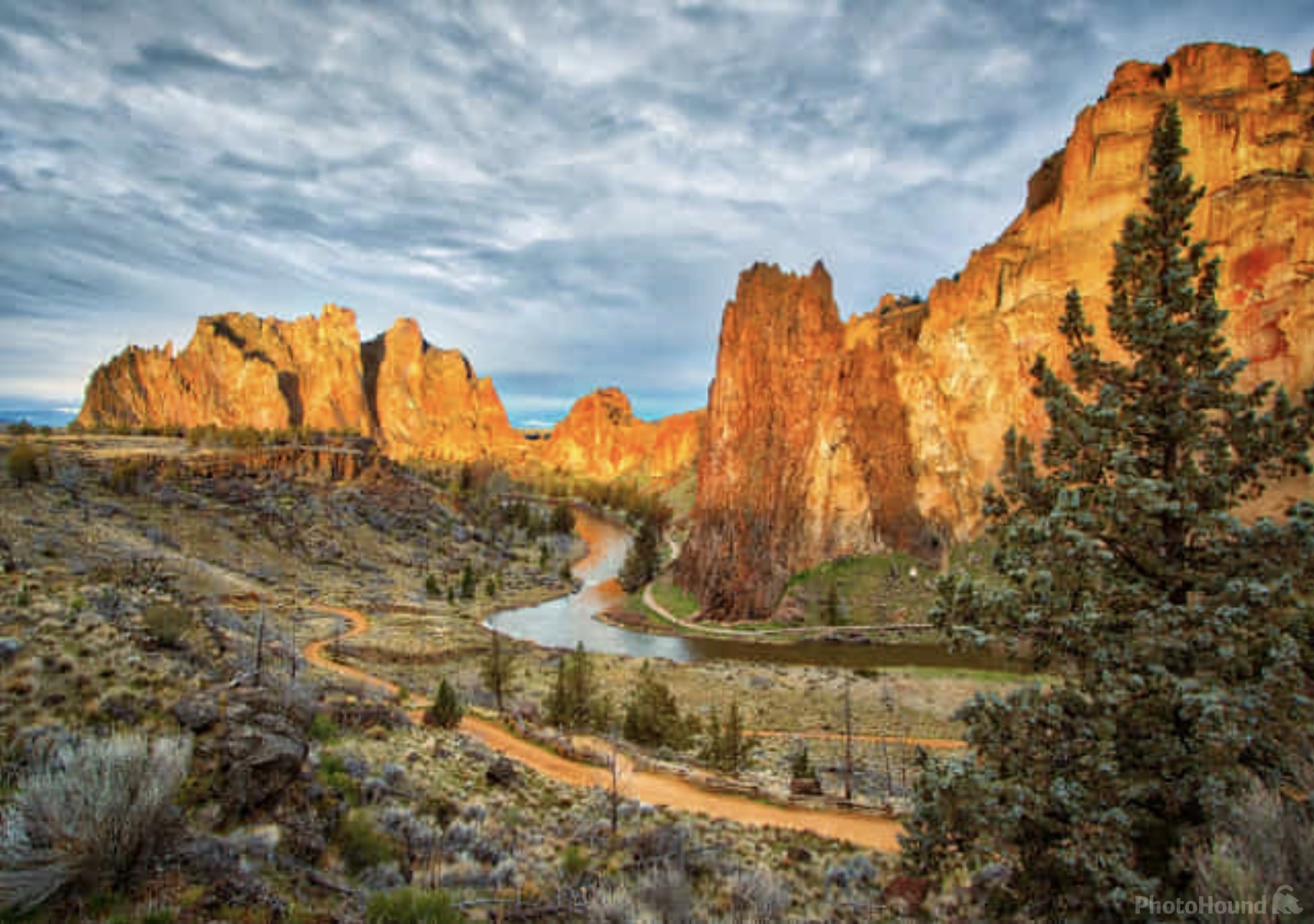 Image of Smith Rock State Park - Main Viewpoint by Ray Hull