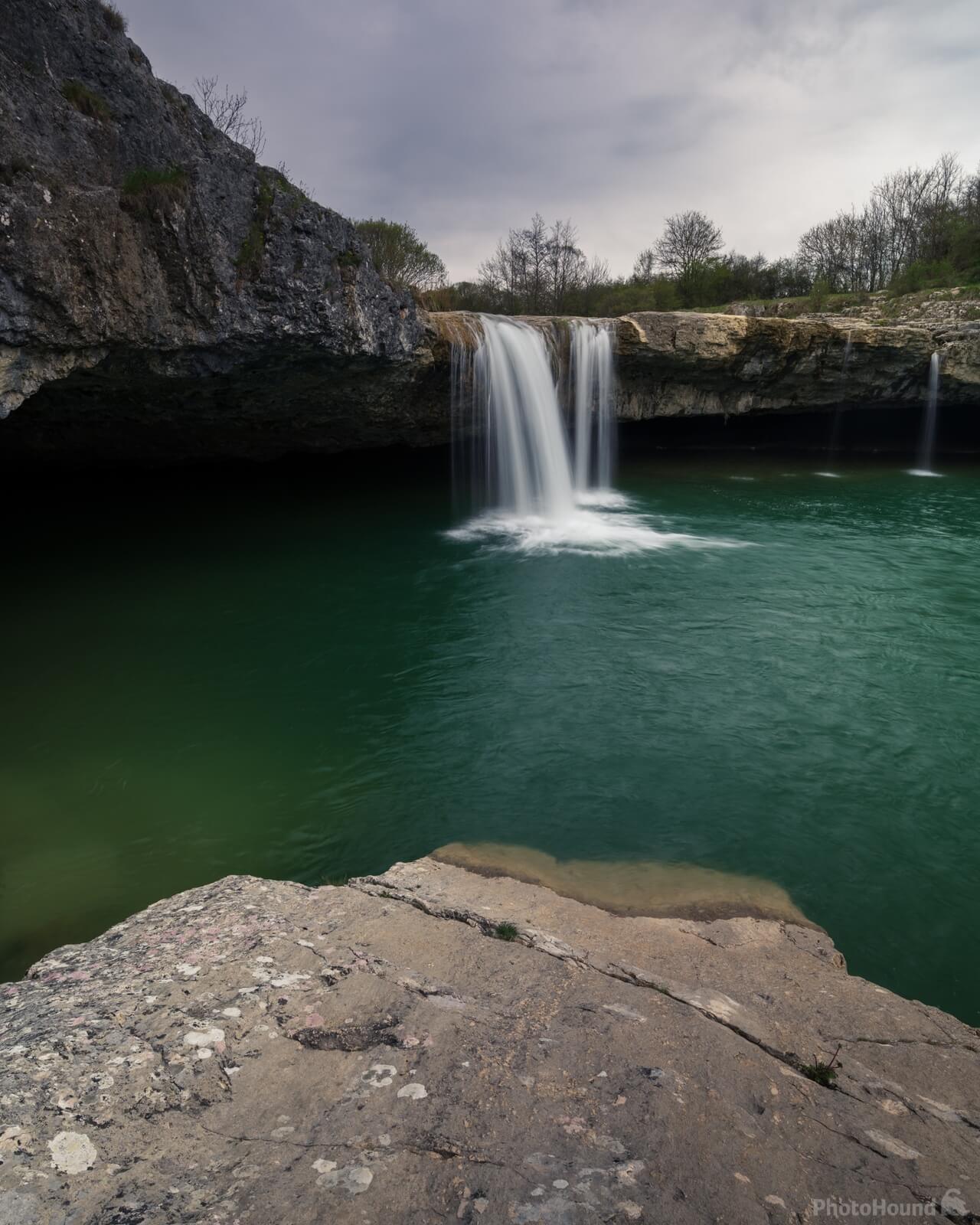 Image of Zarečki Krov Waterfall by Luka Esenko