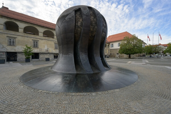NOB (National Liberation) monument / Spomenik NOB v Mariboru