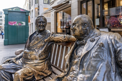 The Churchill and Roosevelt Allies Sculpture - Roosevelt view