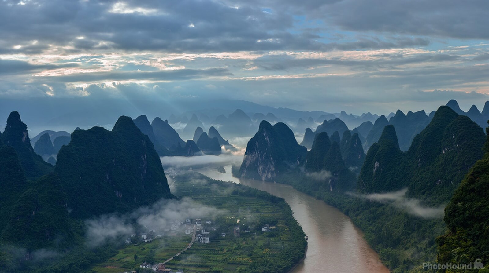 Image of Sunrise view from Xianggong Hill by Mercier Zeng
