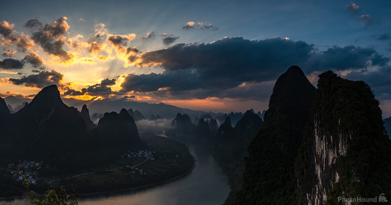 Image of Sunrise view from Xianggong Hill by Mercier Zeng