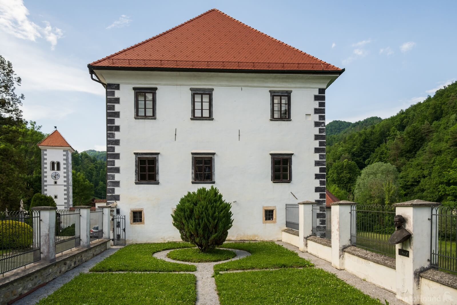 Image of Polhov Gradec Mansion (Polhograjska graščina) by Luka Esenko