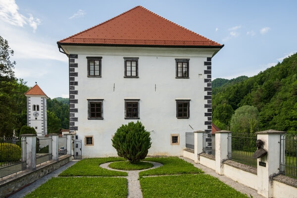 Polhov Gradec Mansion (Polhograjska graščina)