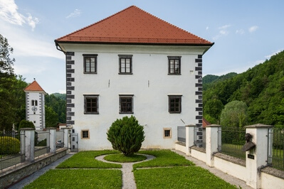 Image of Polhov Gradec Mansion (Polhograjska graščina) - Polhov Gradec Mansion (Polhograjska graščina)