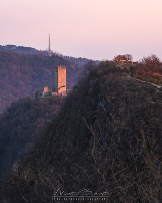 Castel Baradello and the Monte Goi antenna
