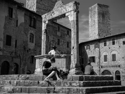 San Gimignano photography spots - Piazza della Cisterna