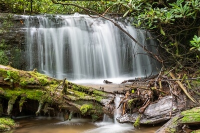 photo spots in South Carolina - Spoonauger Falls