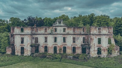 Powiat Braniewski instagram spots - Dohn's Palace Ruins