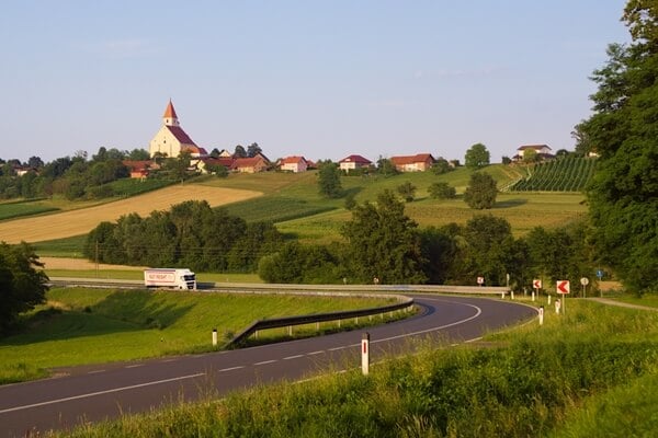Road to Benedikt with view on Sveti Trije Kralji church