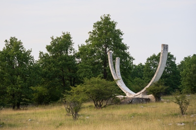 Monument to the Partisan Air Squadron a Medeno Polje