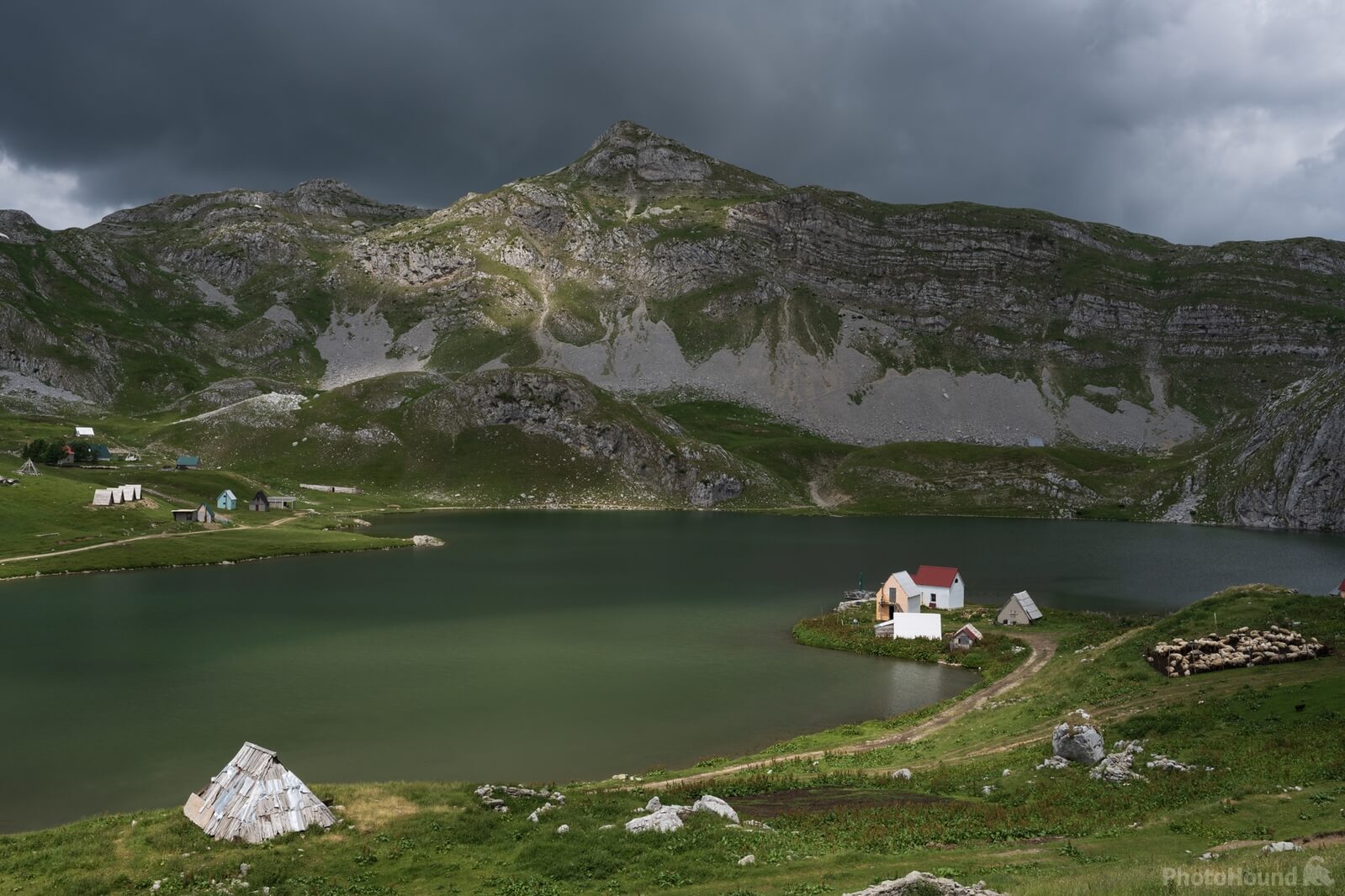 Image of Kapetanovo Jezero (Captain\'s Lake) by Luka Esenko