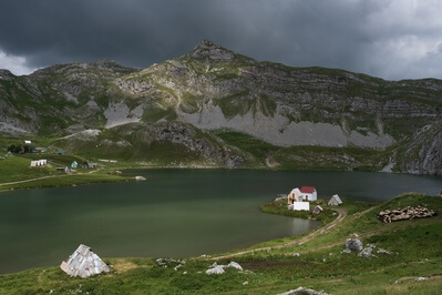 photos of Montenegro - Kapetanovo Jezero (Captain's Lake)